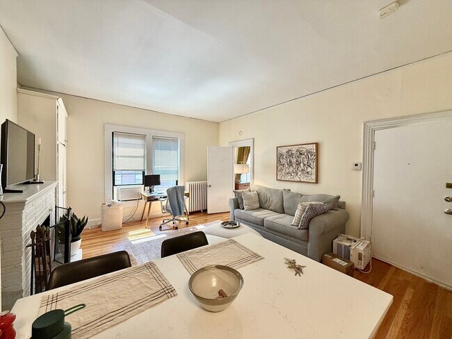Building Photo - 337 Beacon St