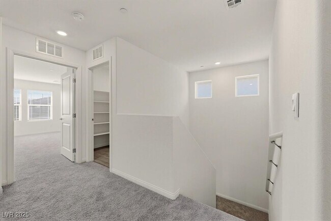 Building Photo - 502 Red Lovebird Ave