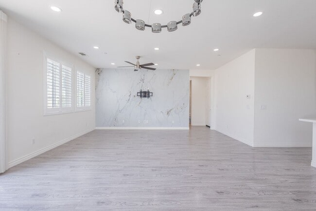 Building Photo - 16220 Retreat Ct