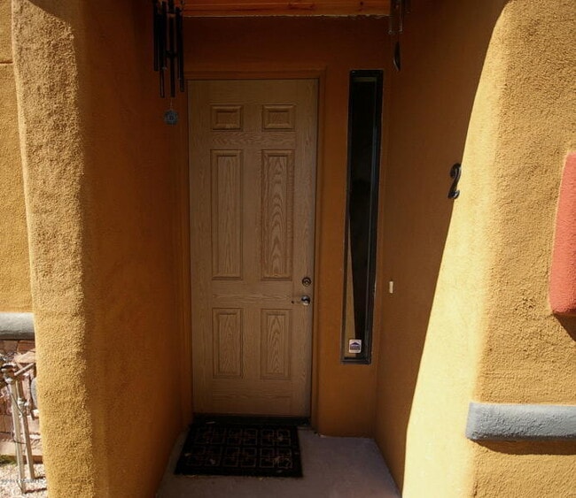 Building Photo - 3 Bedroom Eastside Townhome