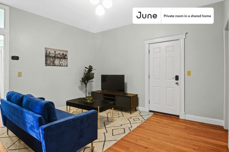 Building Photo - Room in Shared 4 bed/1 bath home