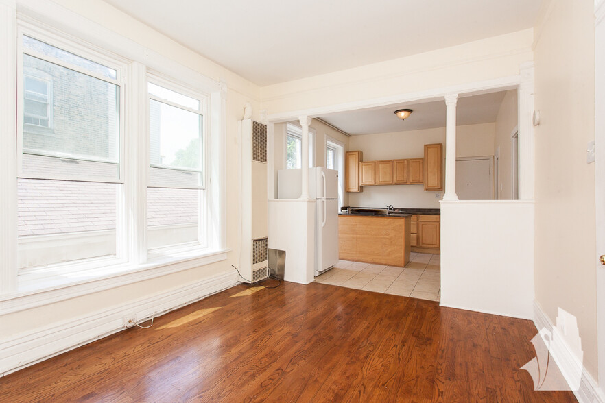 Building Photo - 1310 N Artesian Ave