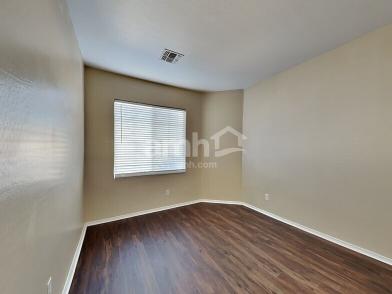 Building Photo - 7571 W State Ave