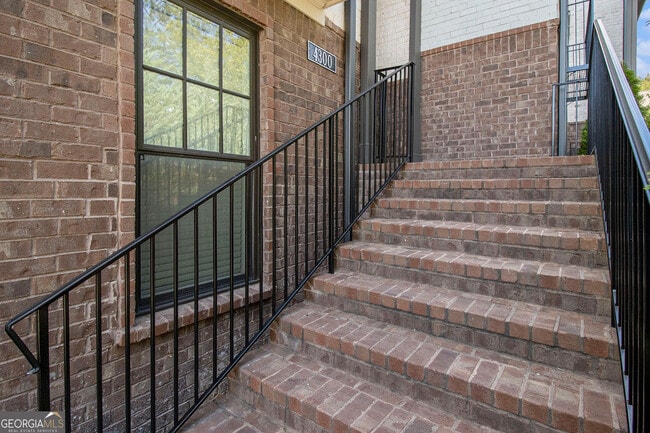 Building Photo - 4300 Walsh Dr