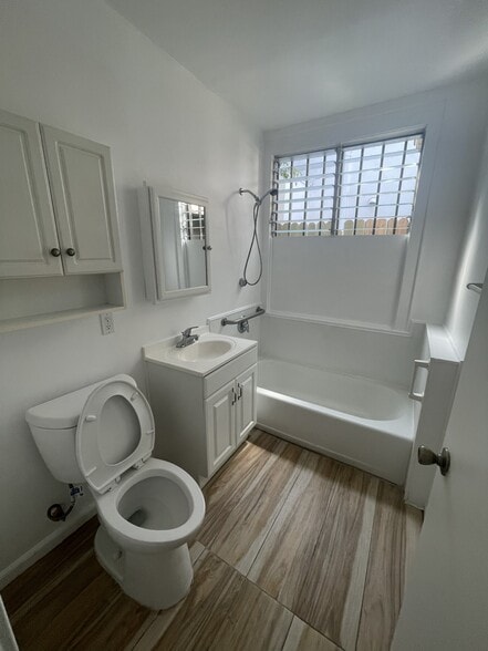 Building Photo - 202 Bicknell Ave