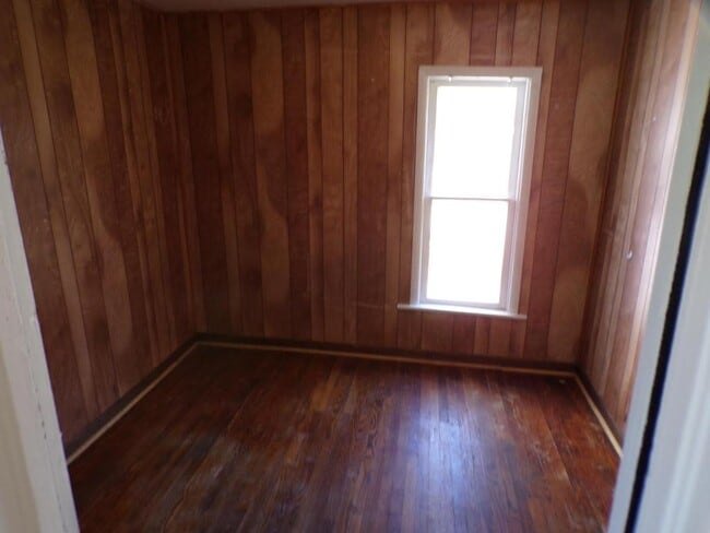 Building Photo - 414 W Main St