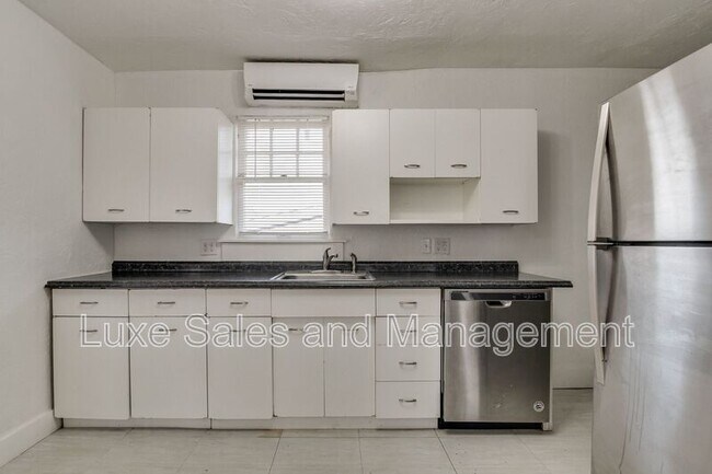 Building Photo - 119 NW 27th St