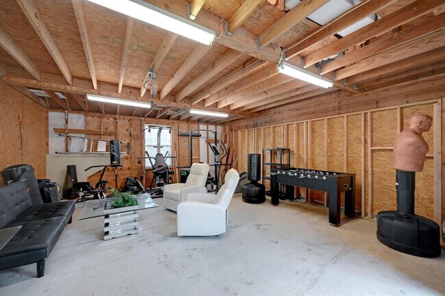 Building Photo - 401 Madrone Canyon Dr