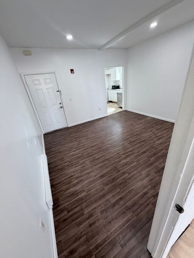Building Photo - Inspected and Approved 3 Bedroom 1 Bath w PARKING & Appliances