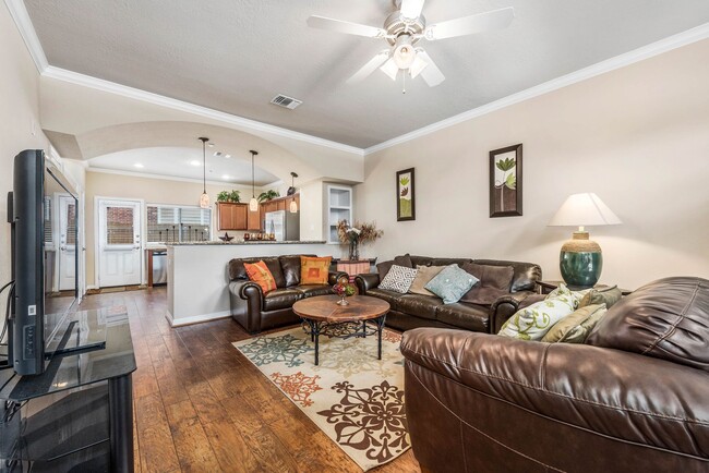 Building Photo - 4bed/4.5 LakeRidge Townhome Available for ...