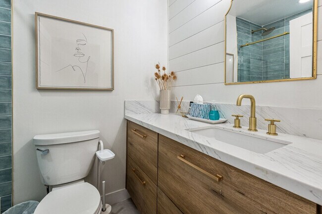 Building Photo - 145 S Shore Dr