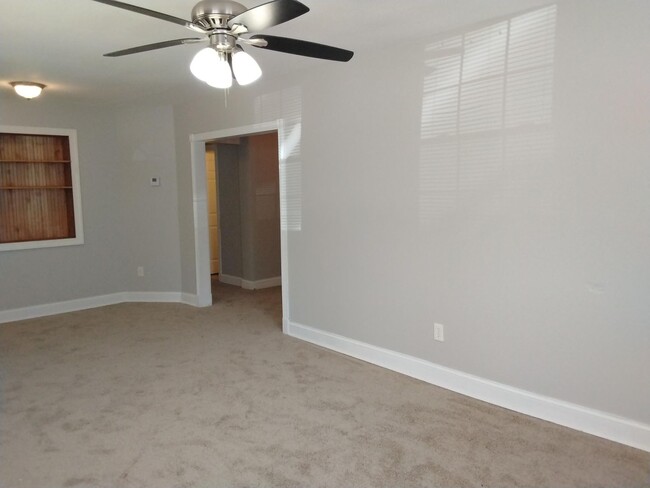 Building Photo - Charming 3-Bedroom Home with Fresh Updates...