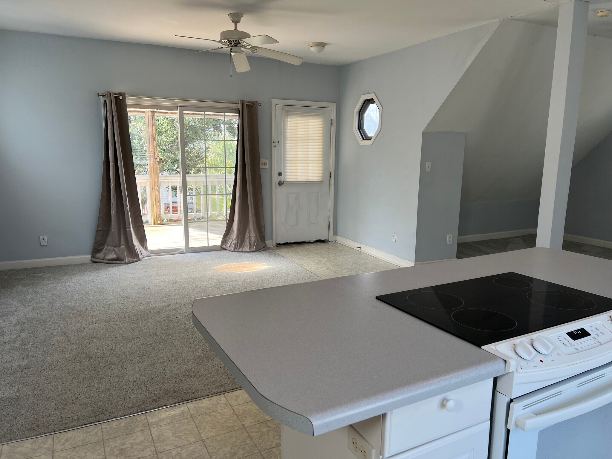 living area - 213 Georgia Ave