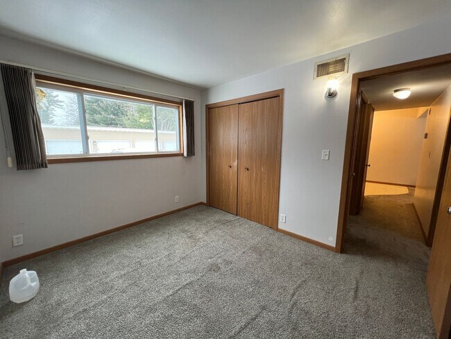 Building Photo - 2310 Radtke Ave