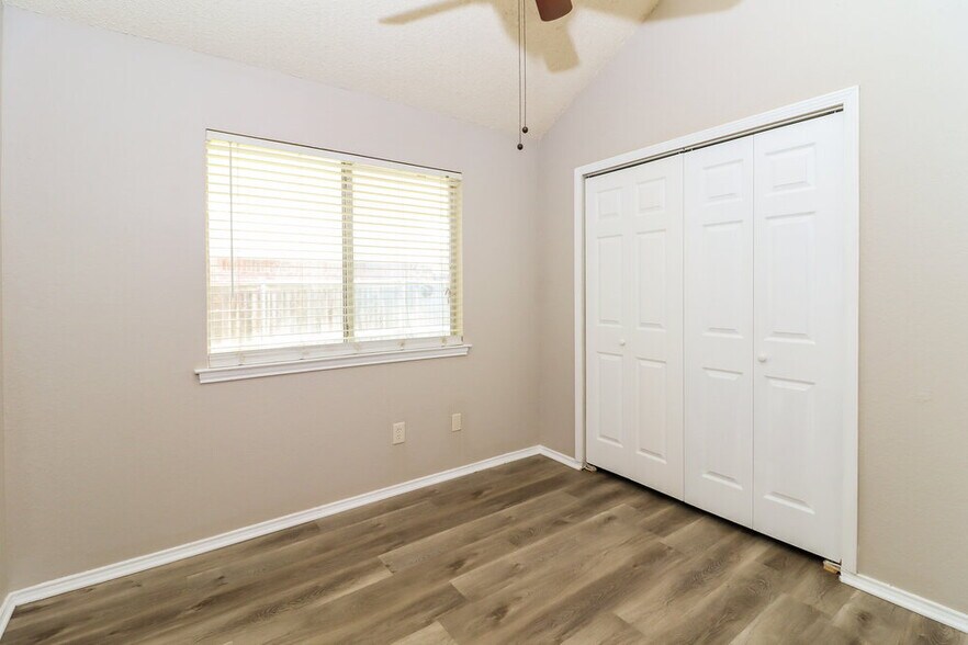 Building Photo - 8409 Tallahassee Ln
