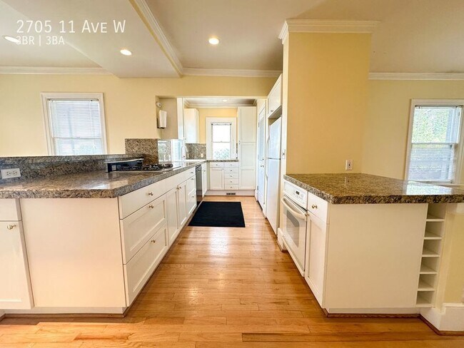 Building Photo - Queen Anne - Must See 3 Bedroom / 3 Bath Home