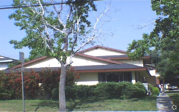 Building Photo - 789 W 9th St
