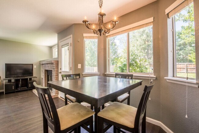 Building Photo - Immaculate 4B/3B in Superior - Available July 5th