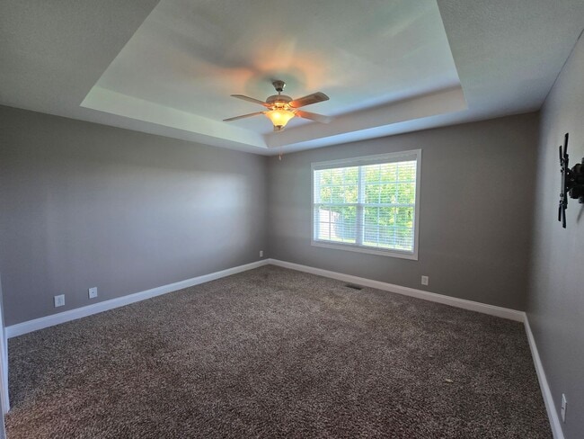 Building Photo - Executive 3 Bed 2.5 Bath with Bonus Home