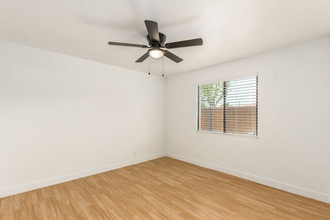 Building Photo - 2 Bed | 1 Bath - Updated Ground Floor Unit