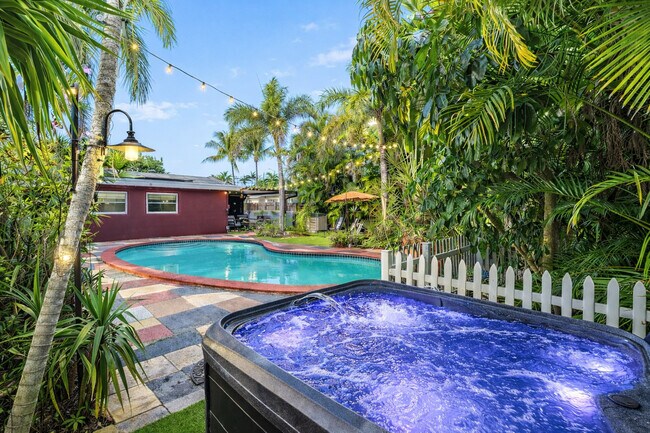 Building Photo - 1336 NE 14th Ave