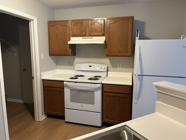 Building Photo - Wonderful 2 BR Ranch in Plainfield!