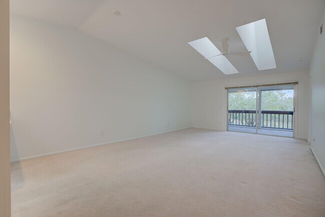 Building Photo - 8291 SE Croft Cir