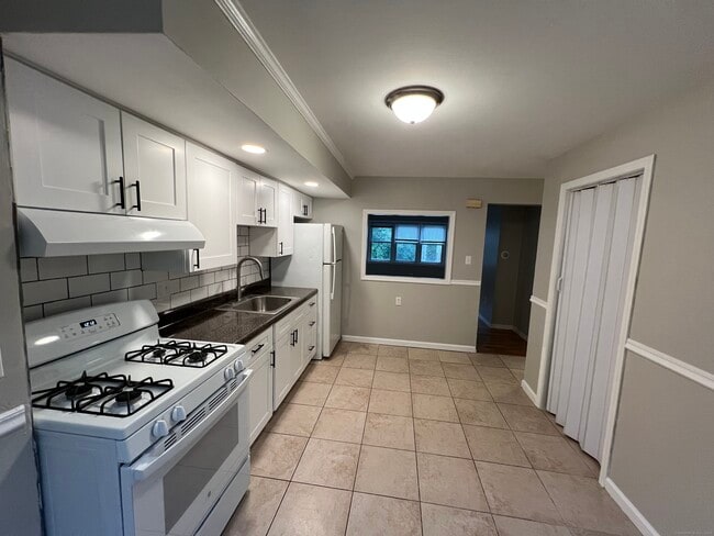 Building Photo - 36 Oak Ridge Dr