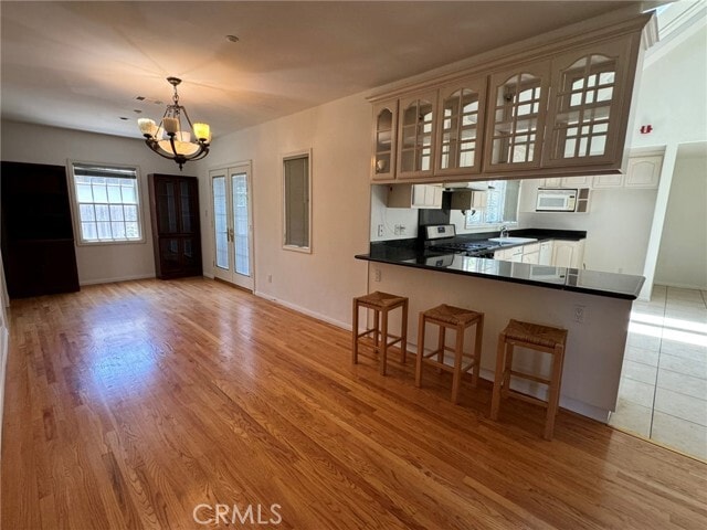 Building Photo - 405 S Old Ranch Rd