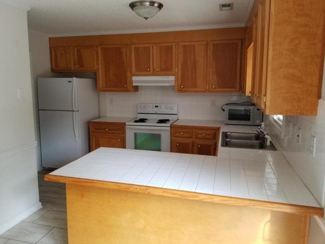 Building Photo - 2136 Flagstone Ct