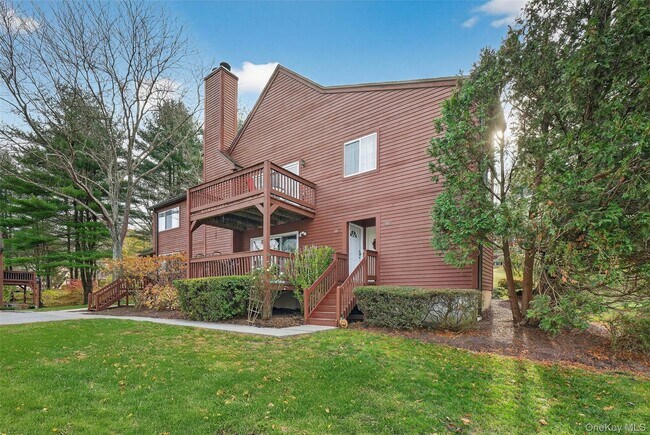 Building Photo - 201 Tamarack Ln