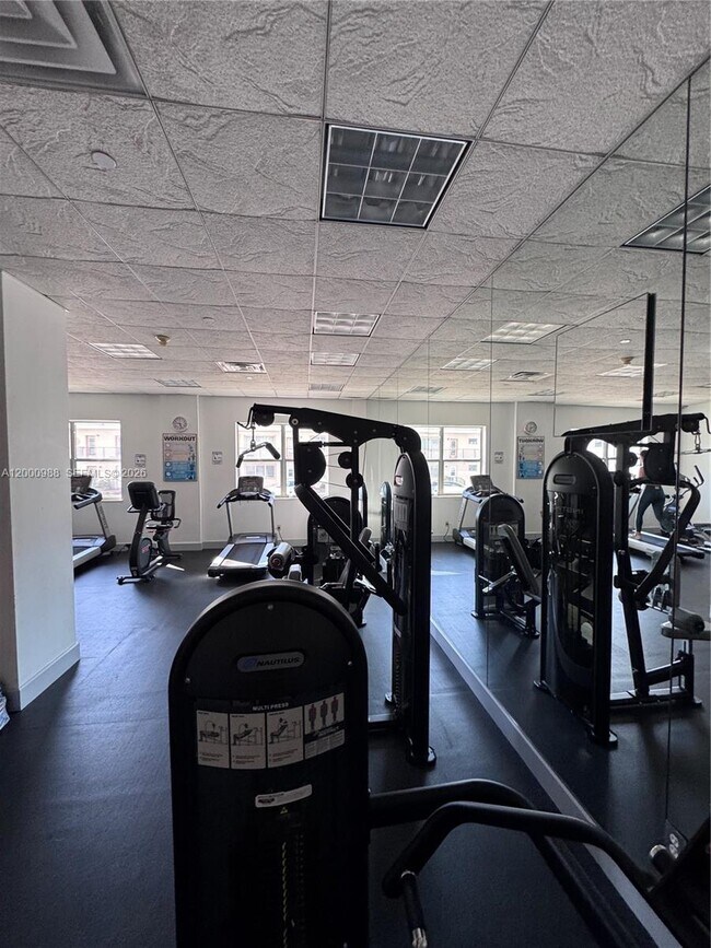 Building Photo - 401 NE 69th St