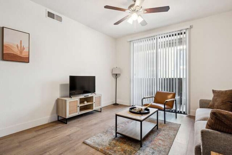 Building Photo - 6610 N 93rd Ave