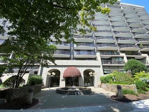 Building Photo - 15 Stewart Pl