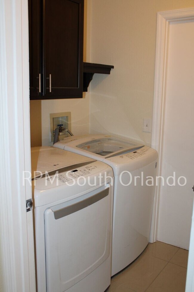 Building Photo - Beautiful 4 Bedroom 2.5 Bath Home with Hea...