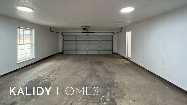 Building Photo - 12510 Maple Ridge Rd
