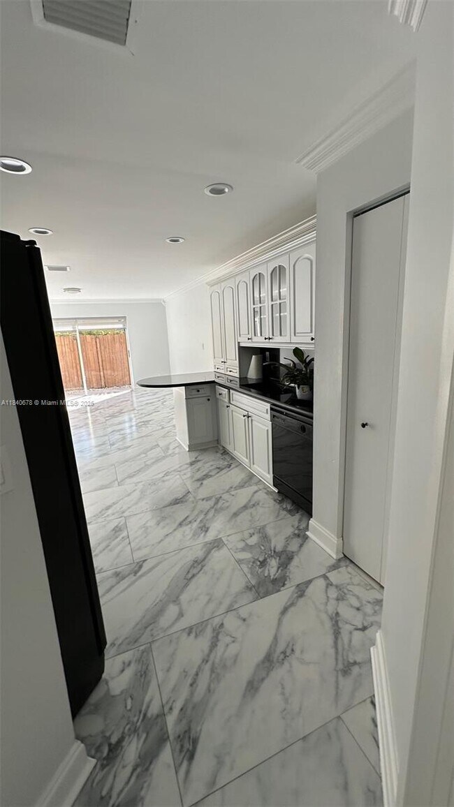 Building Photo - 10269 SW 138th Ct