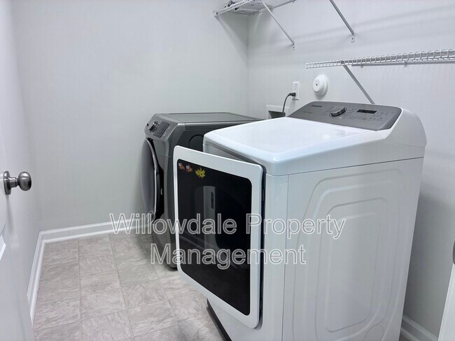 Building Photo - 1056 Midvale Ave