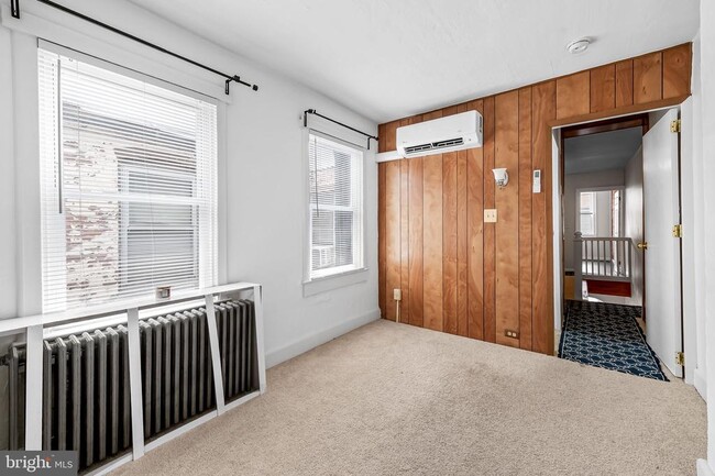 Building Photo - 417 S Madeira St