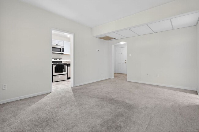 Building Photo - Simply Beautiful, Spacious 2 Bd/1Bth Condo on 50 acres of parklike setting w/ winding paths!