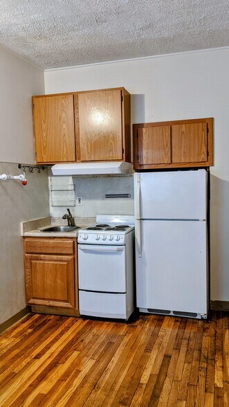 Building Photo - 69 Dana St