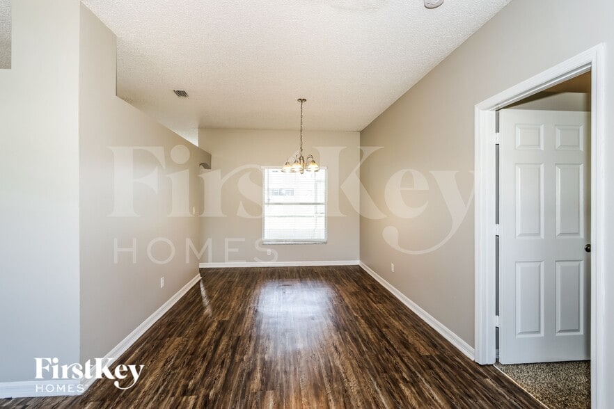 Building Photo - 2242 Mantilla Ave SE