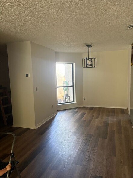 Building Photo - 1111 W Romaine Cir