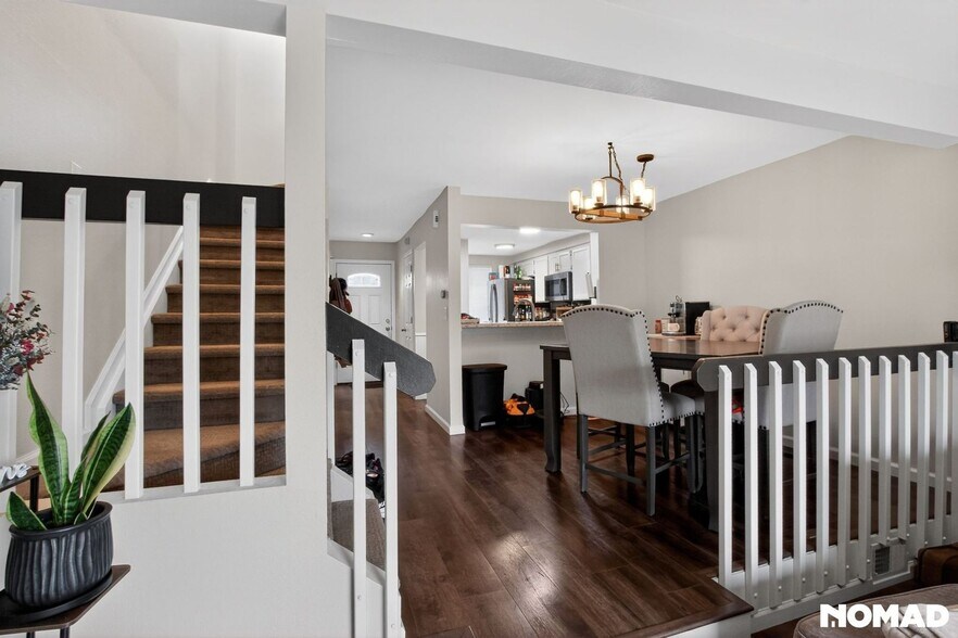 Building Photo - 4239 S Mobile Cir