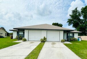 Building Photo - 636 Royalty Ct