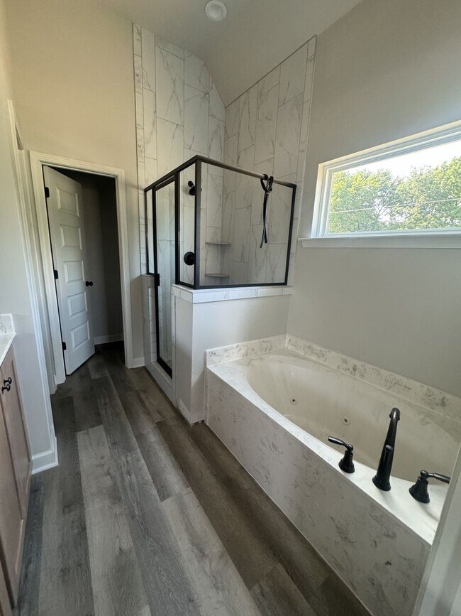Building Photo - 8980 Acorn Ln