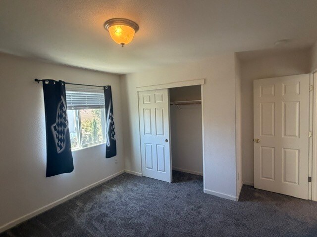 Building Photo - Gorgeous 3 Bedroom 2.5 Bathroom Plus Loft