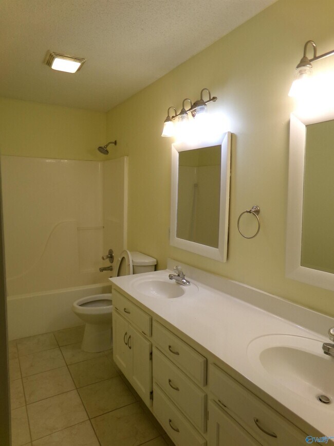 Building Photo - 141 Freedom Way