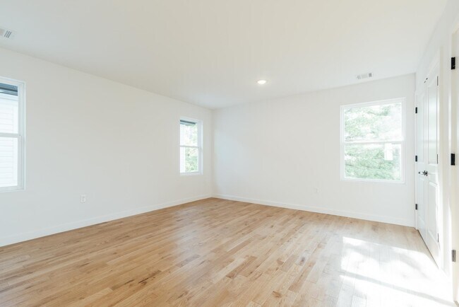 Building Photo - 746 Seaport Dr.