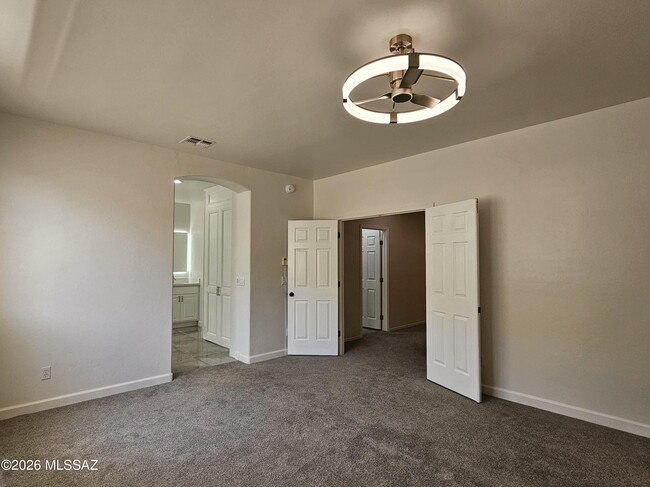 Building Photo - 4389 N Sunset Cliff Dr